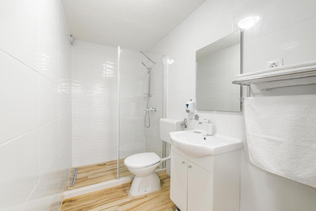 Apartments By The Sea Baska Voda, Makarska - 17570 Luaran gambar