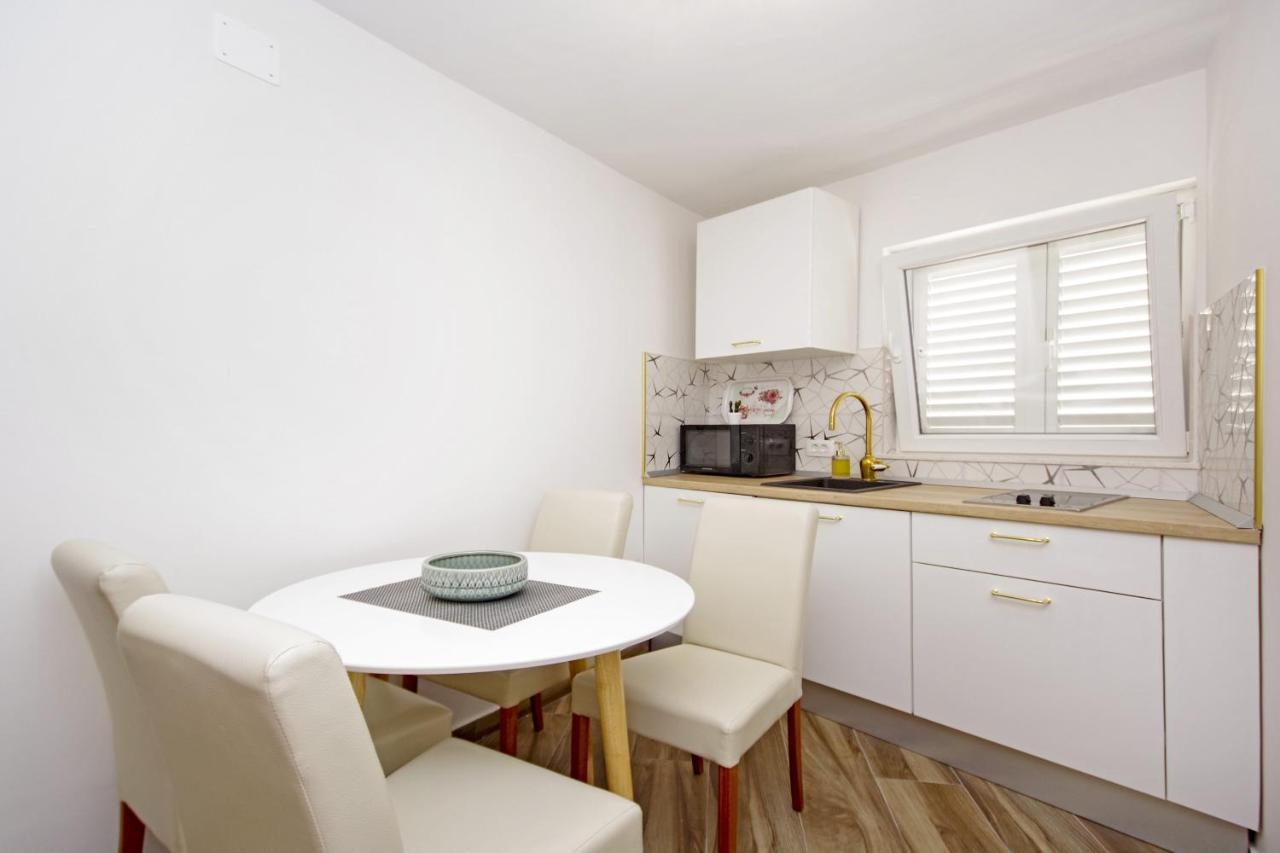 Apartments By The Sea Baska Voda, Makarska - 17570 Luaran gambar