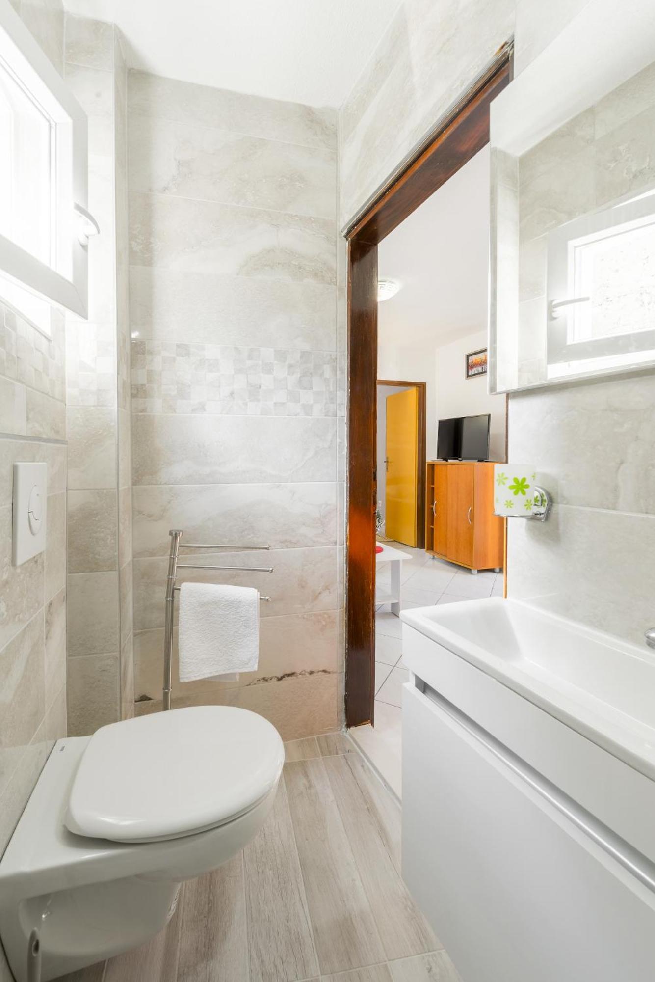 Apartments By The Sea Baska Voda, Makarska - 17570 Bilik gambar
