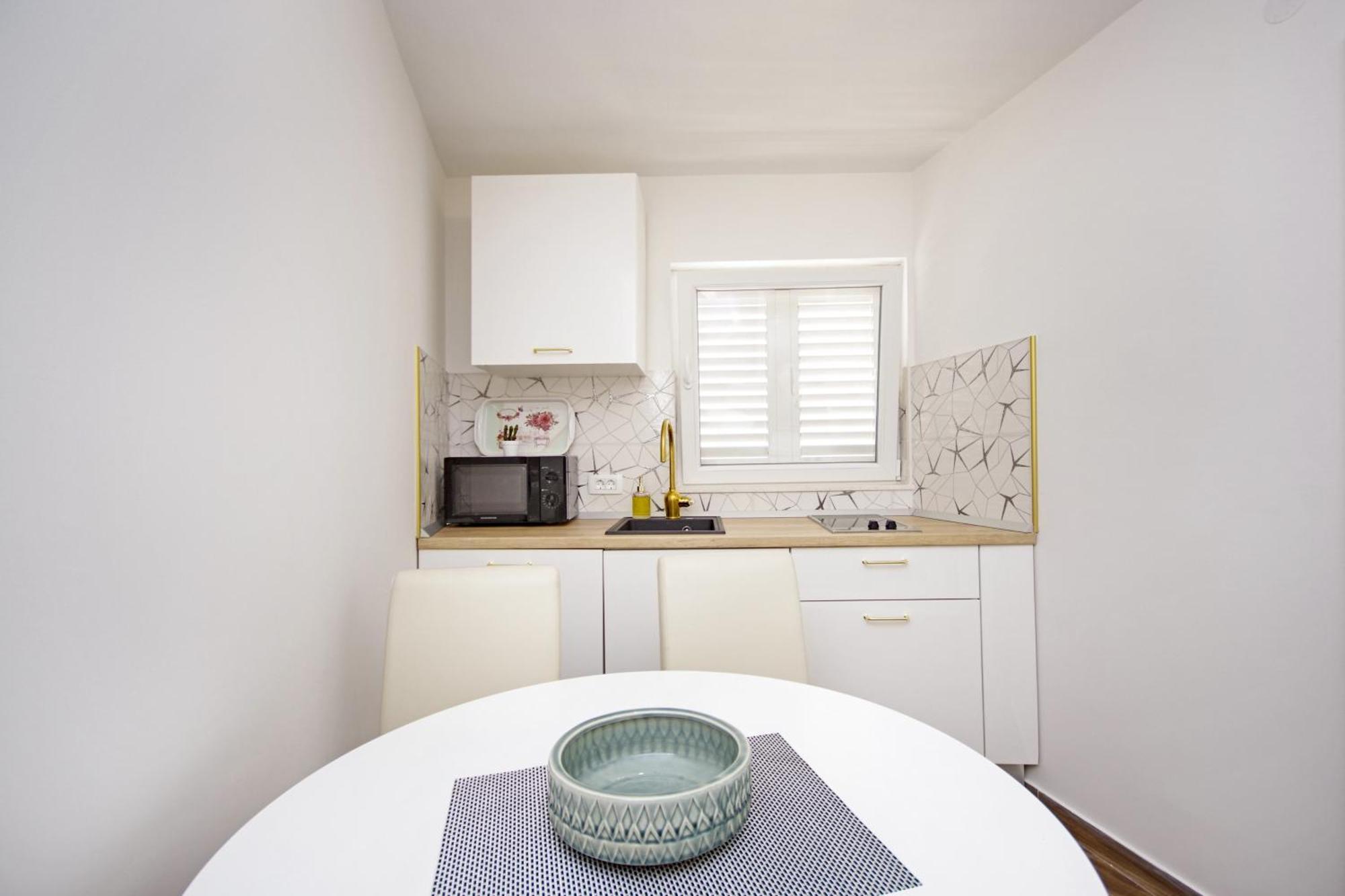 Apartments By The Sea Baska Voda, Makarska - 17570 Bilik gambar